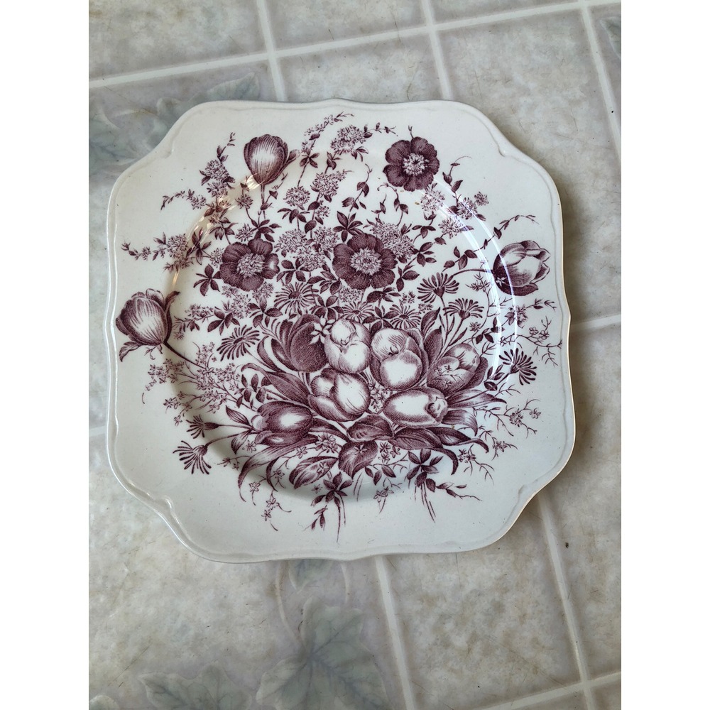 JOHNSON BROTHERS WINDSOR WARE   Square DINNER‎ PLATE Red & WHITE TULIP PATTERN